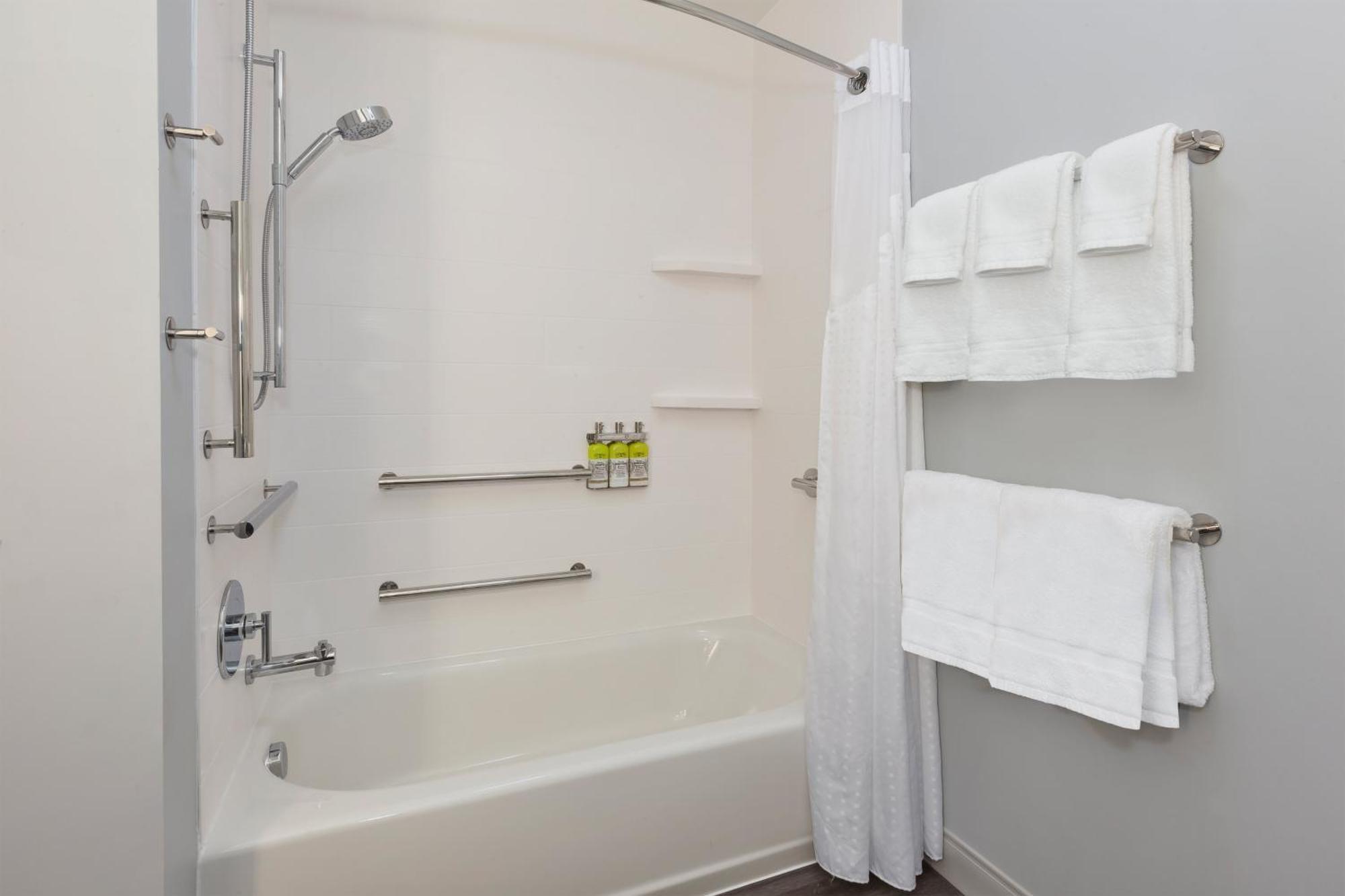Holiday Inn Express & Suites - Cedar Springs - Grand Rapids N By Ihg Dış mekan fotoğraf