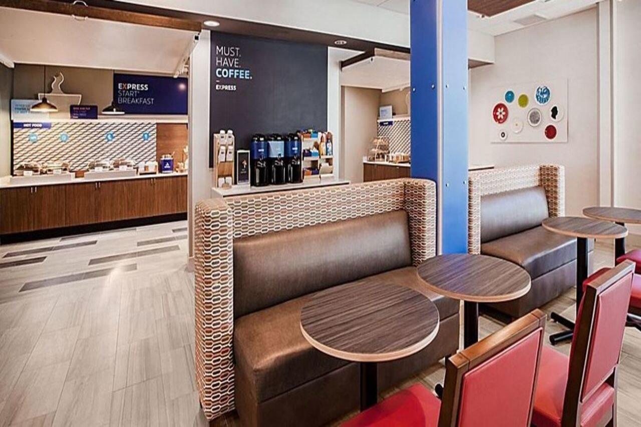 Holiday Inn Express & Suites - Cedar Springs - Grand Rapids N By Ihg Dış mekan fotoğraf